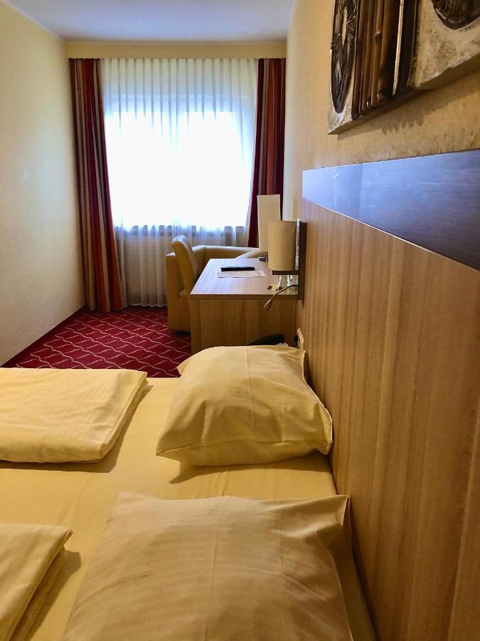 Montana Hotel Koeln-Bonn Airport 트로이스도르프 외부 사진